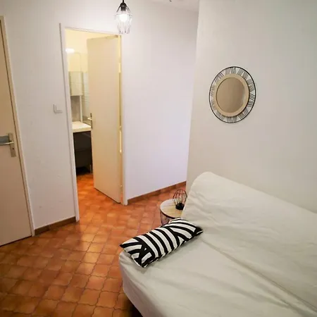 4 Couchages à 100 M De La Saint-Elme